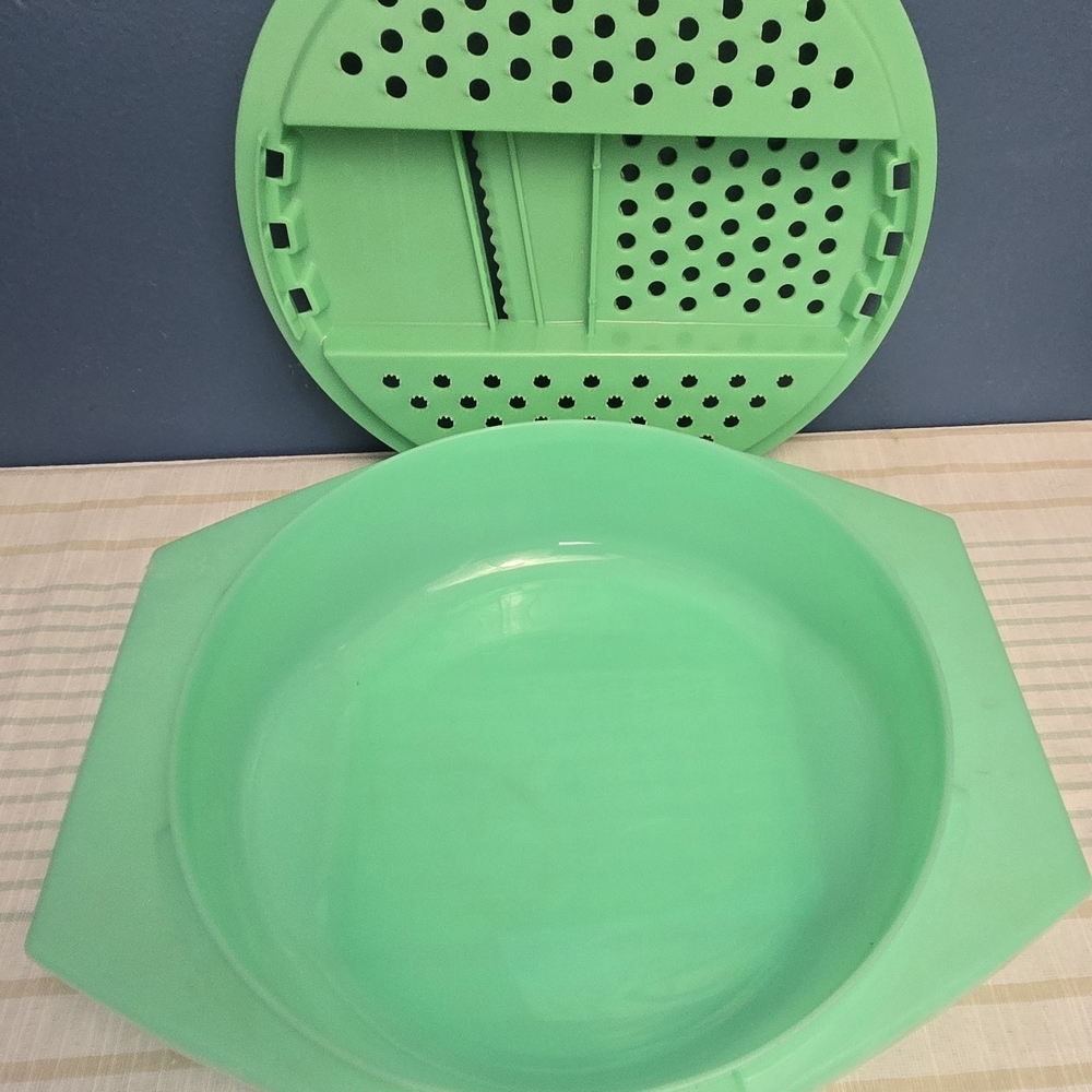 Tupperware Jadeite Green Kitchen Grater and Bowl Set
